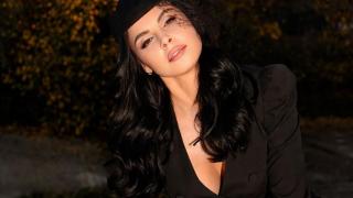 AngelinaKunis's Feet Show