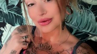 Queen_Suzie's Feet Show