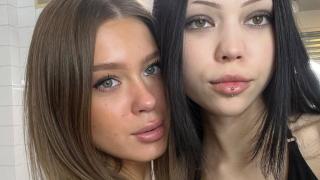 RebekahAndGwen's Feet Show